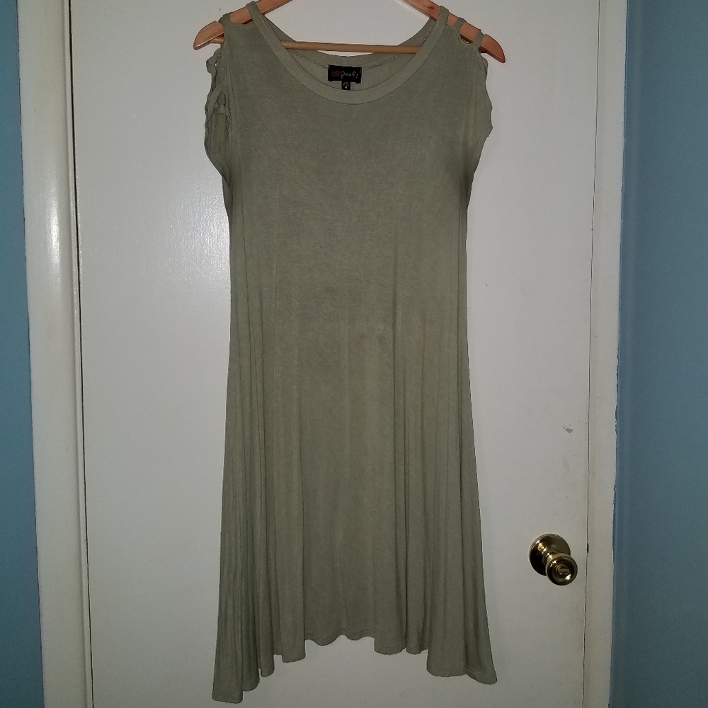 Pale green criss cross sleeve slinky dress